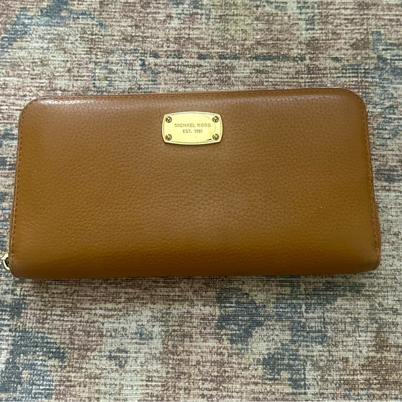 Michael Kors Wallet - Picture 1 of 5